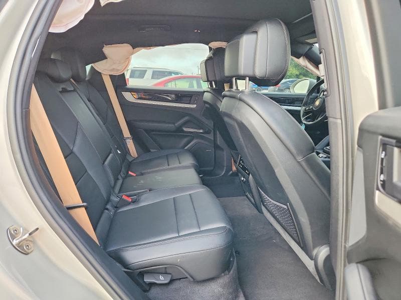 2025 PORSCHE CAYENNE 10