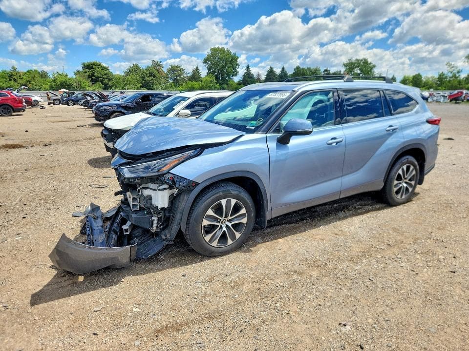 2022 TOYOTA HIGHLANDER XLE XLE - 1