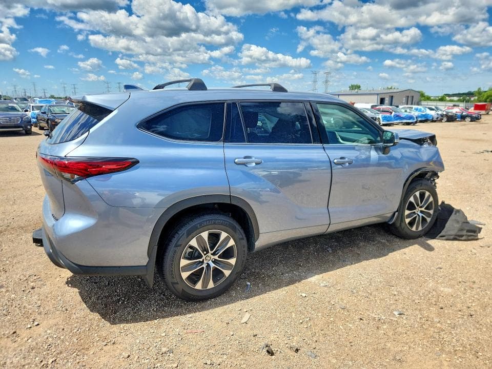 2022 TOYOTA HIGHLANDER XLE XLE 3