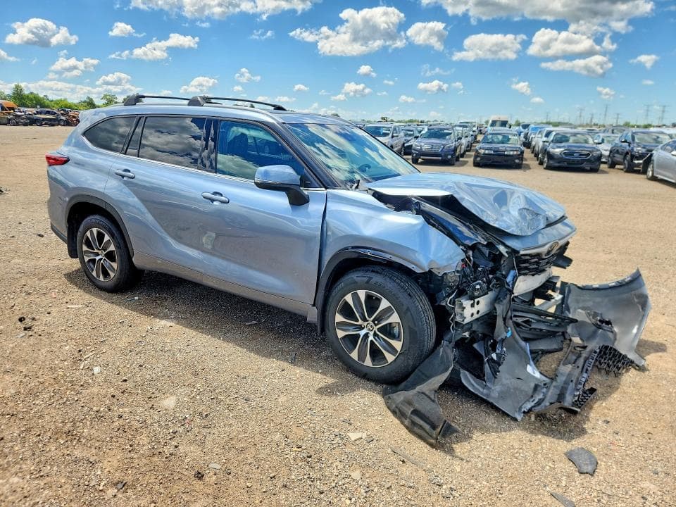 2022 TOYOTA HIGHLANDER XLE XLE 4