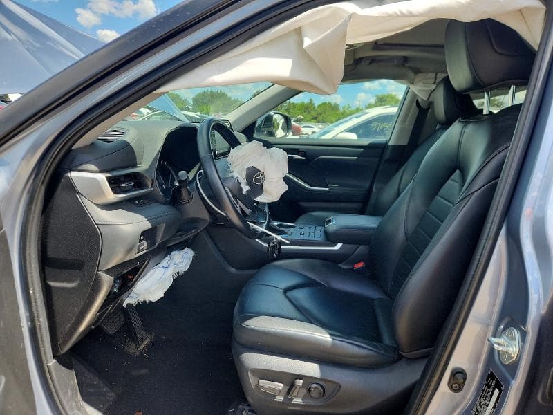 2022 TOYOTA HIGHLANDER XLE XLE 7
