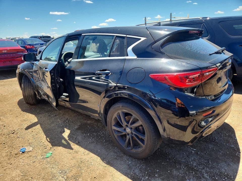 2017 INFINITI QX30 BASE 2