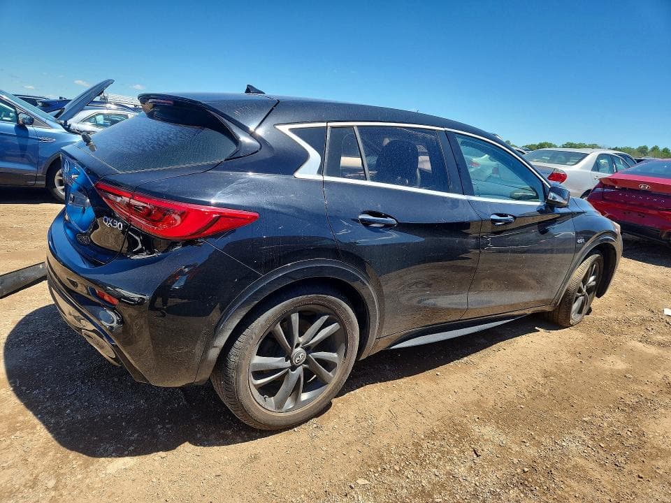 2017 INFINITI QX30 BASE 3