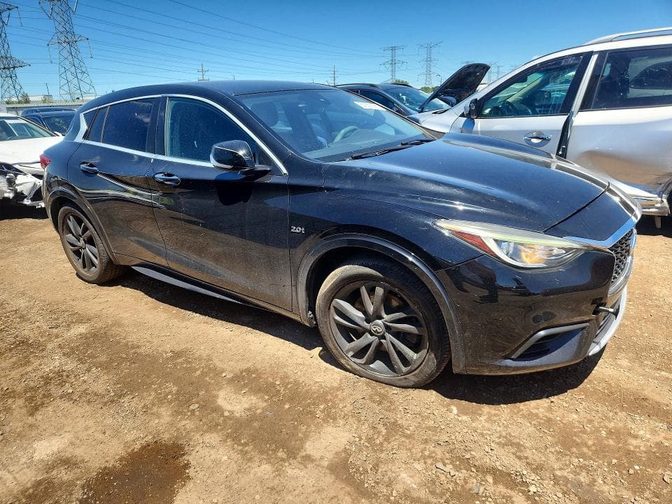 2017 INFINITI QX30 BASE 4