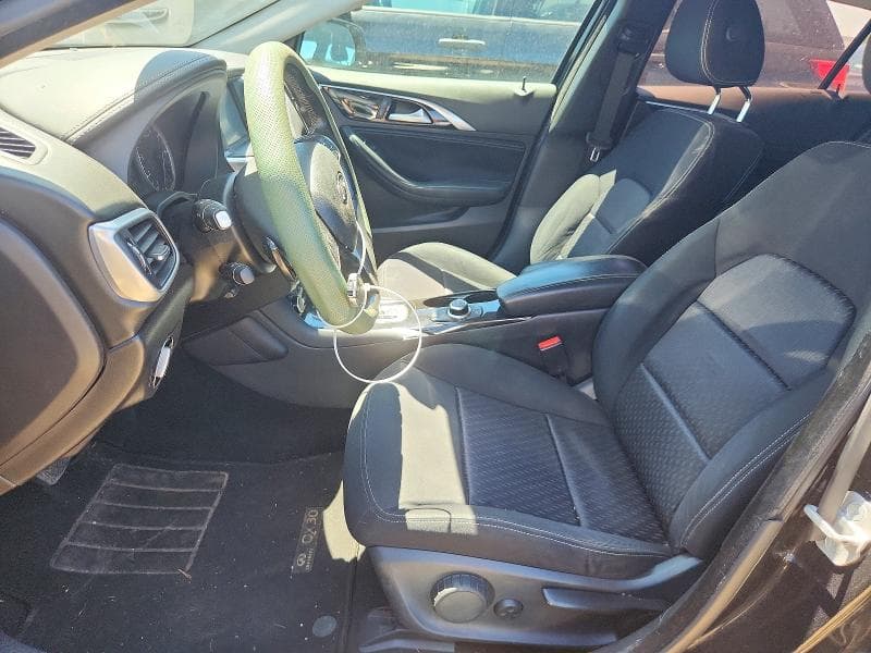 2017 INFINITI QX30 BASE 7