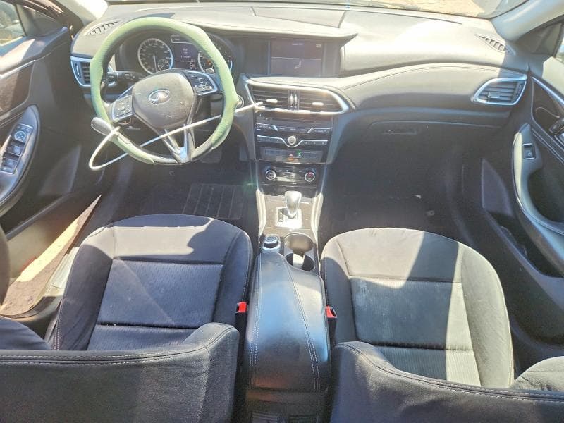 2017 INFINITI QX30 BASE 8