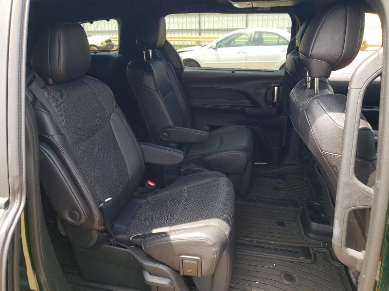 2025 TOYOTA SIENNA LIMITED 7-PASSENGER 11
