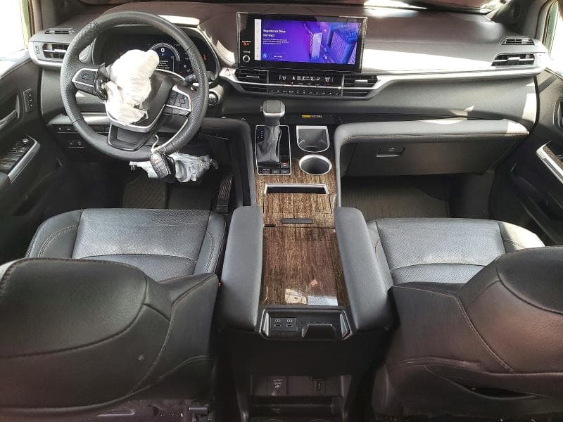 2025 TOYOTA SIENNA LIMITED 7-PASSENGER 8