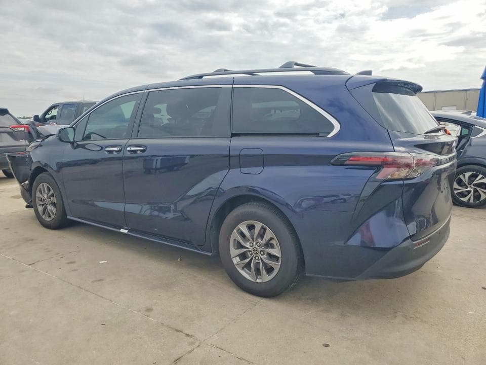 2023 TOYOTA SIENNA XLE XLE 2