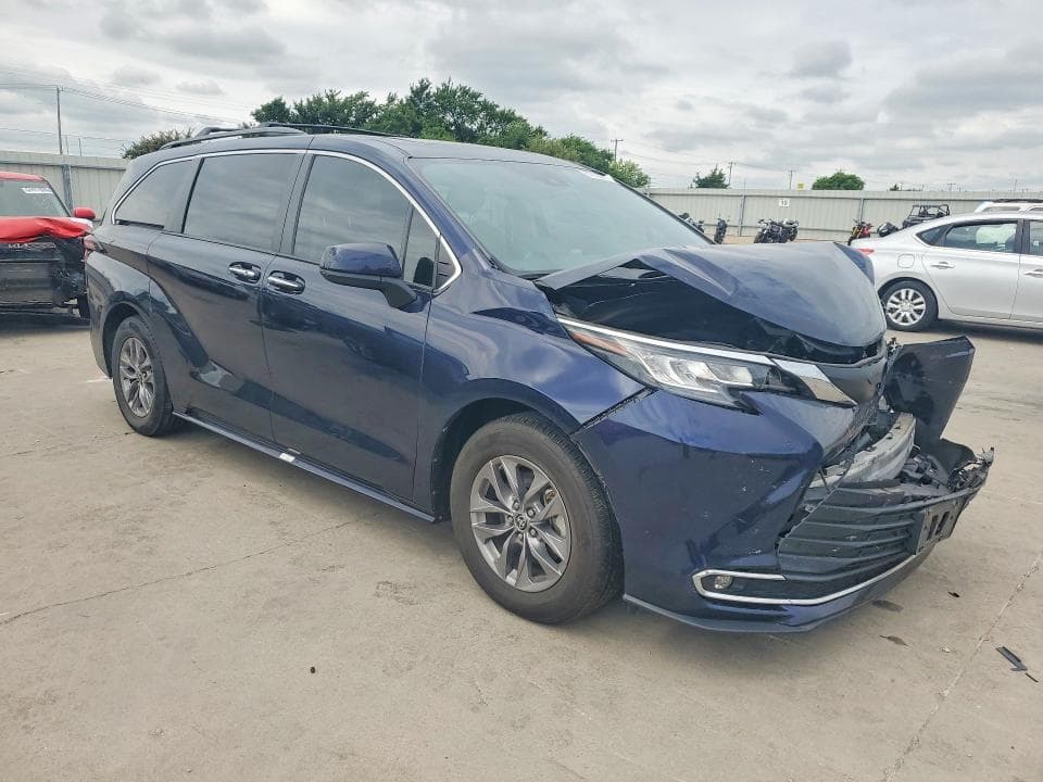 2023 TOYOTA SIENNA XLE XLE 4