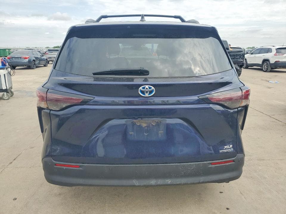 2023 TOYOTA SIENNA XLE XLE 6
