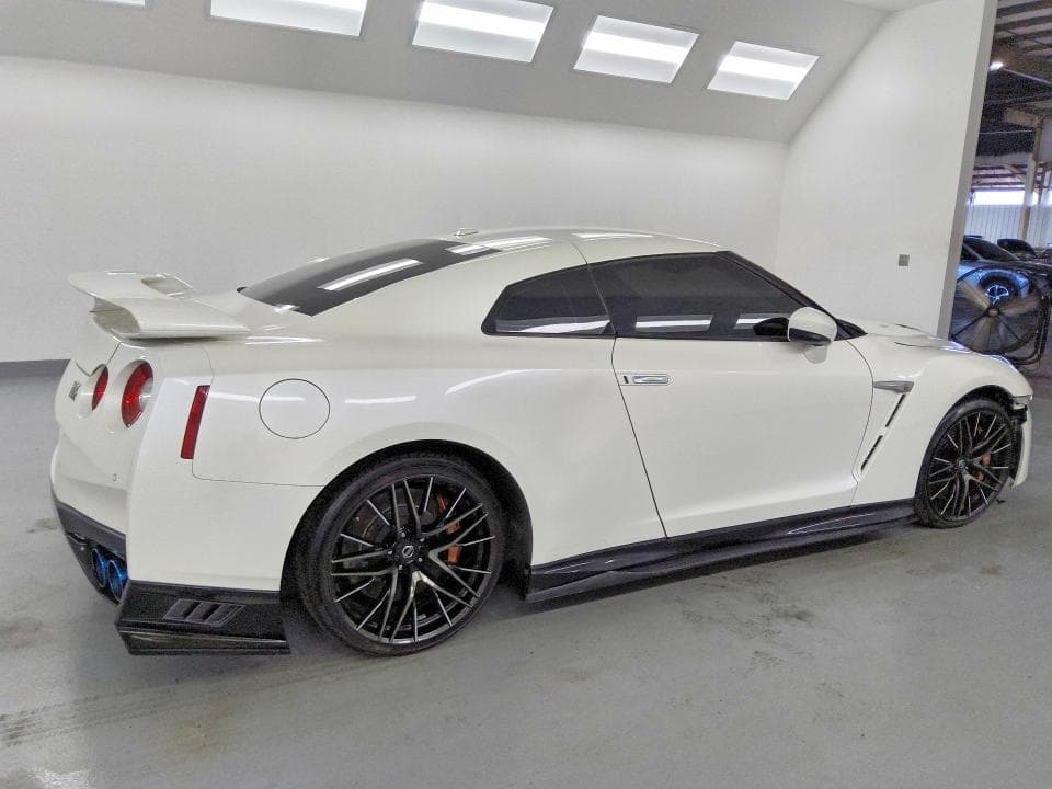 2021 NISSAN GT-R PREMIUM 3