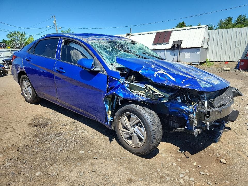 2025 HYUNDAI ELANTRA SE 4