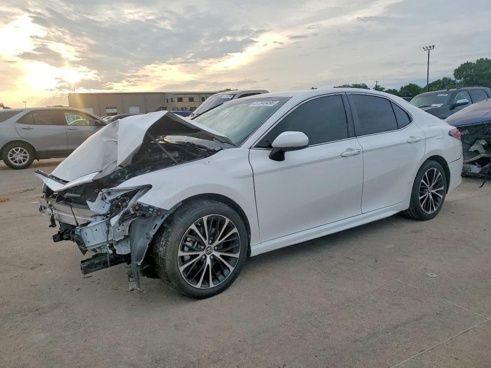 2018 TOYOTA CAMRY SE - 1