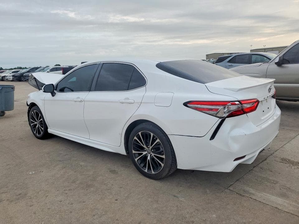 2018 TOYOTA CAMRY SE 2