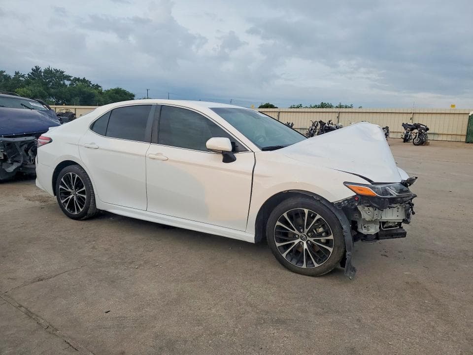 2018 TOYOTA CAMRY SE 4
