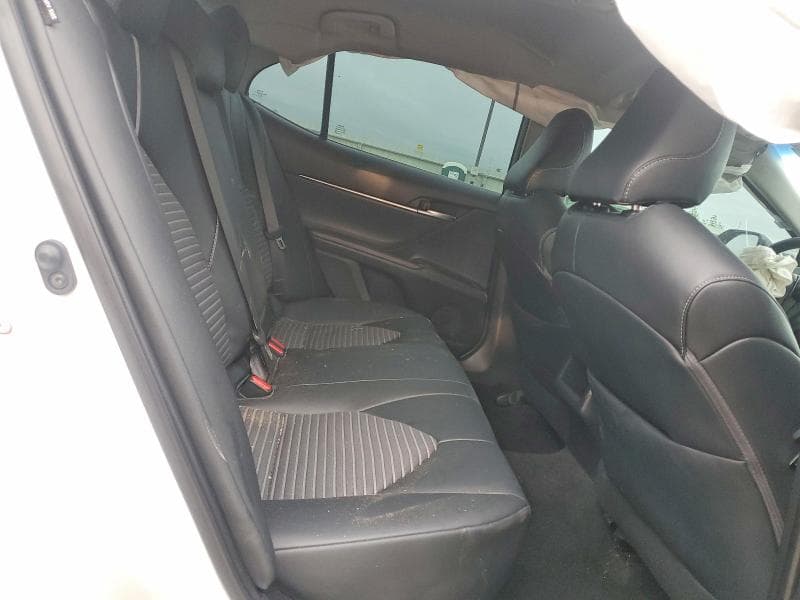 2018 TOYOTA CAMRY SE 10