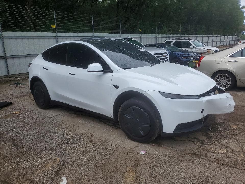 2026 TESLA MODEL Y 4