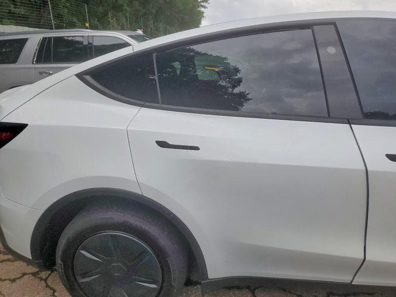 2026 TESLA MODEL Y 10
