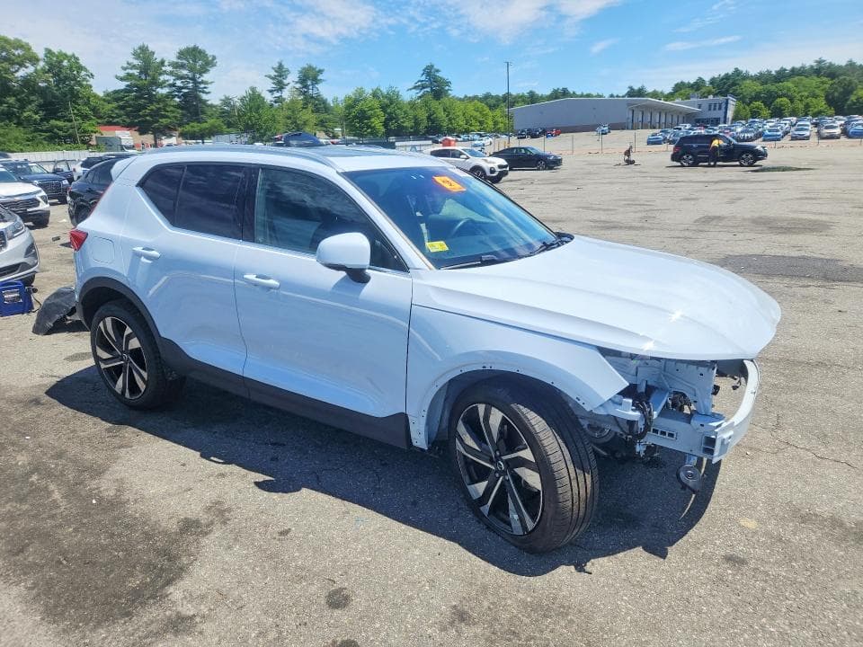 2024 VOLVO XC40 ULTIMATE 4