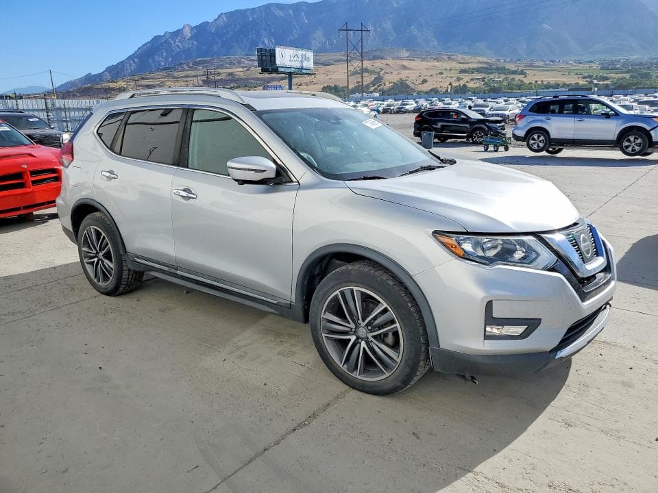 2017 NISSAN ROGUE SL 4