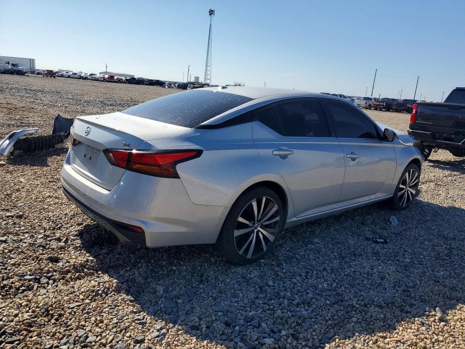 2022 NISSAN ALTIMA SR 3