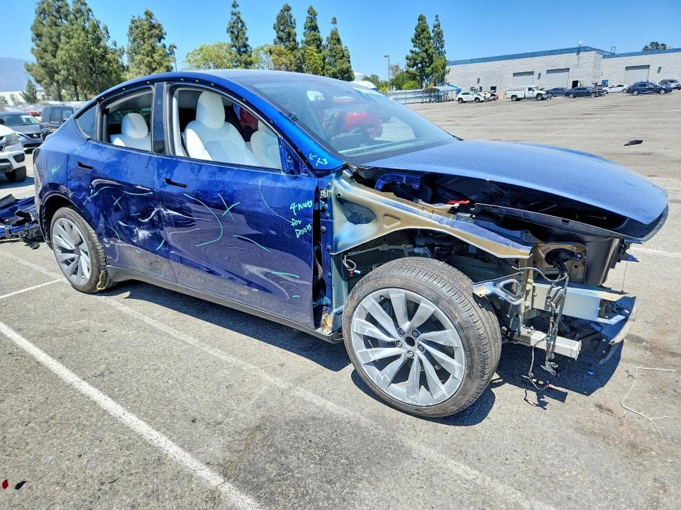 2026 TESLA MODEL Y 4