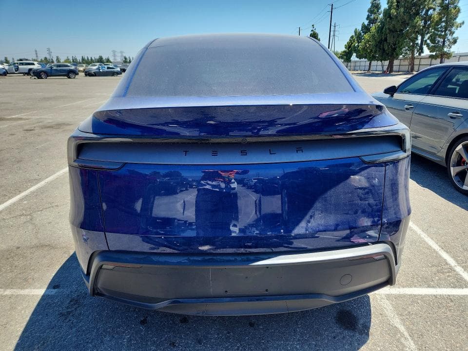 2026 TESLA MODEL Y 6