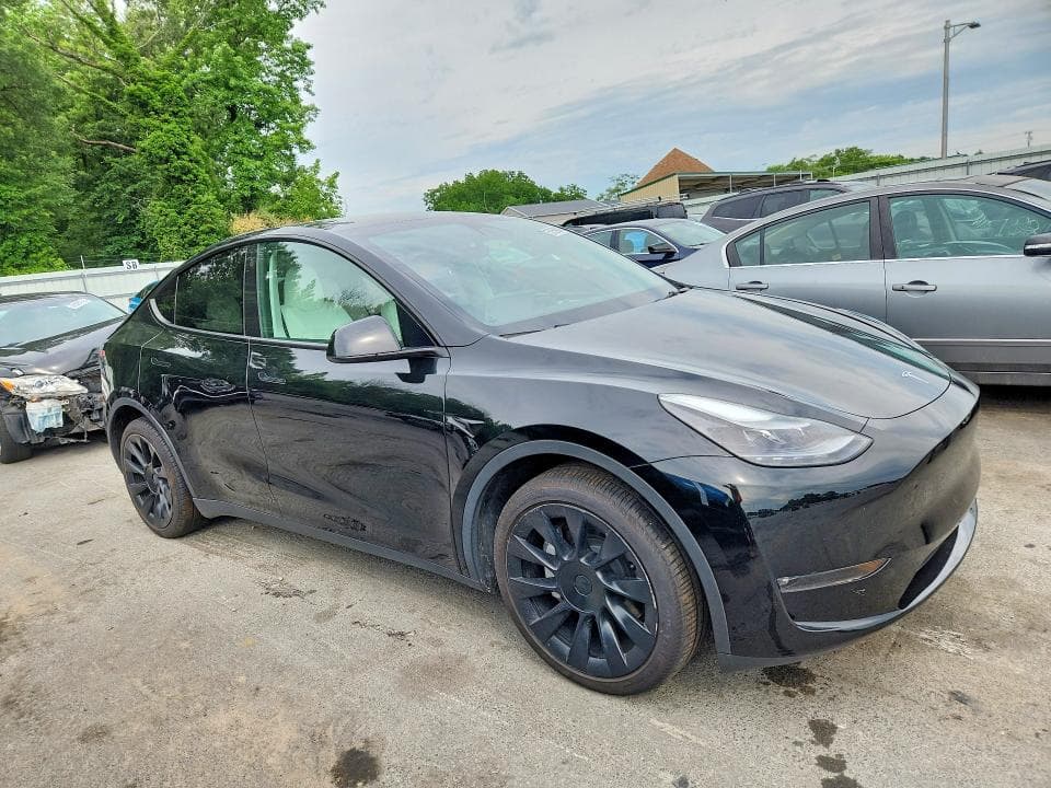 2023 TESLA MODEL Y 4