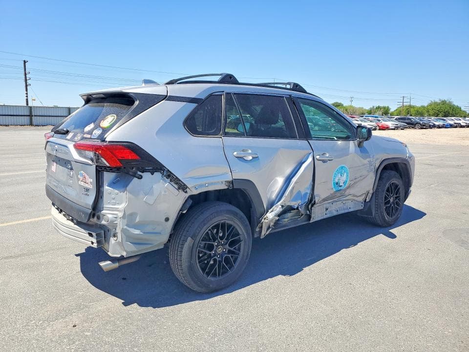 2020 TOYOTA RAV4 LE 3