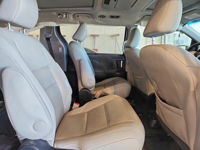 2017 TOYOTA SIENNA LIMITED PREMIUM 7-PASSENGER 11