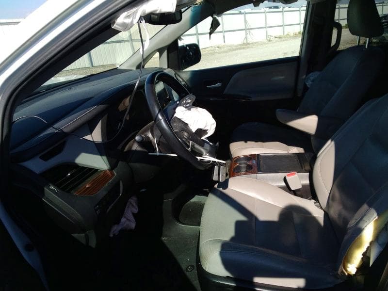2017 TOYOTA SIENNA LIMITED PREMIUM 7-PASSENGER 7