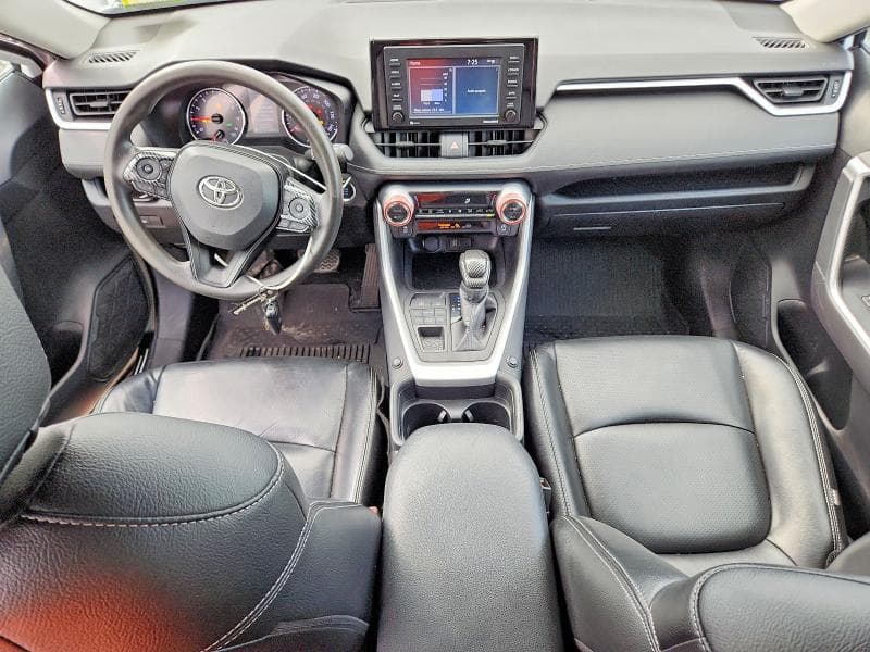 2021 TOYOTA RAV4 XLE 8