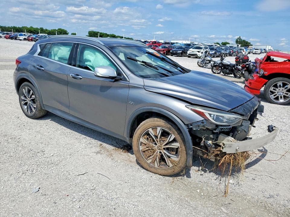 2017 INFINITI QX30 PREMIUM 4