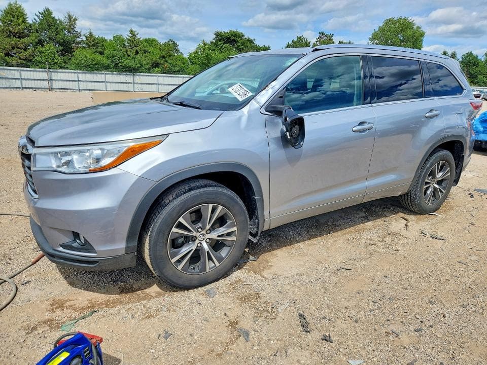 2016 TOYOTA HIGHLANDER XLE 1