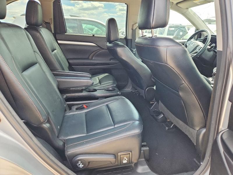 2016 TOYOTA HIGHLANDER XLE 11