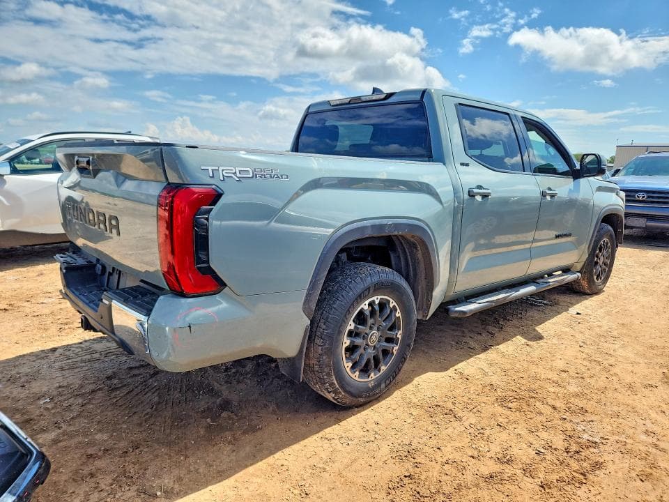 2022 TOYOTA TUNDRA SR5 3