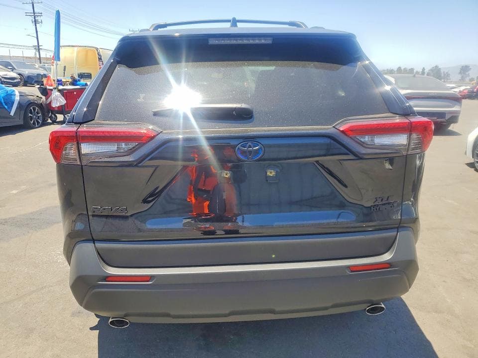2024 TOYOTA RAV4 HYBRID XLE 6