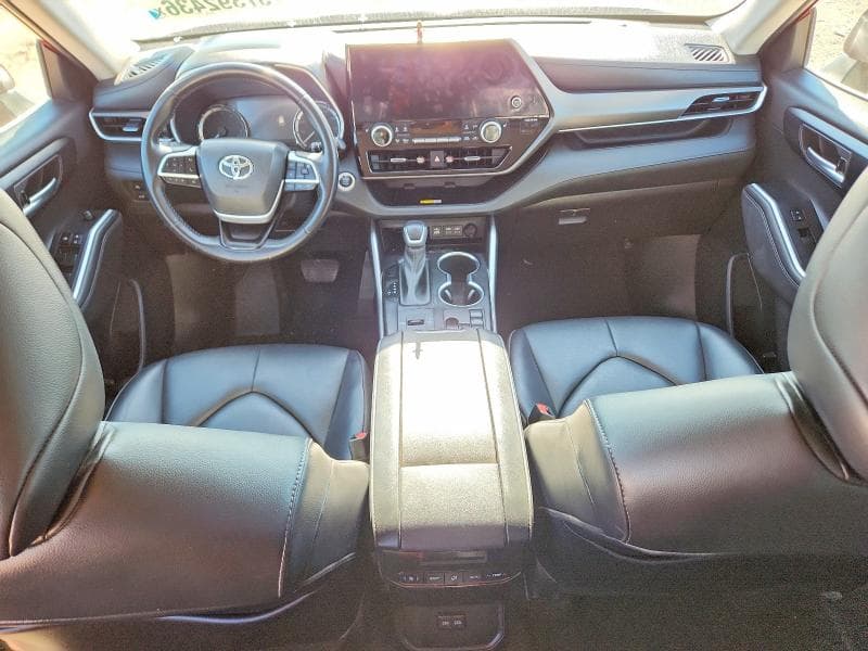 2023 TOYOTA HIGHLANDER XLE 8