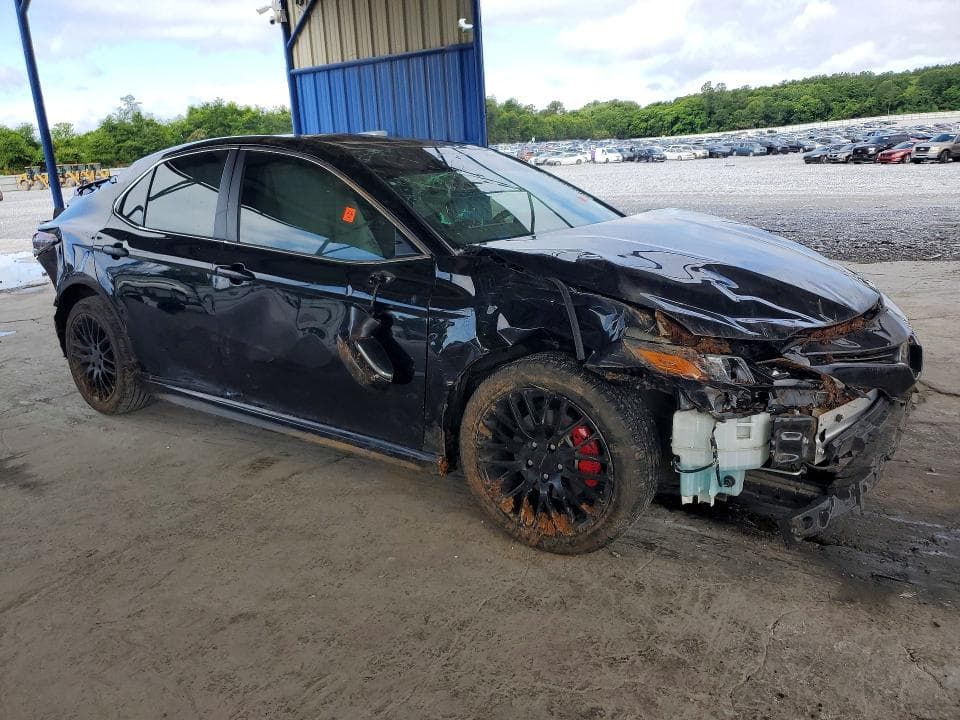 2022 TOYOTA CAMRY SE 4