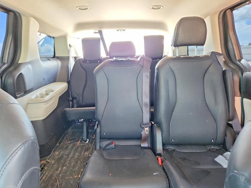 2022 KIA CARNIVAL 10