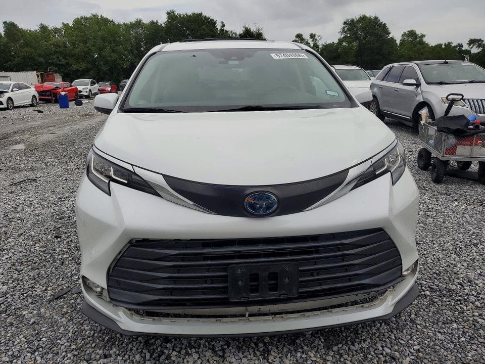 2022 TOYOTA SIENNA XLE 5
