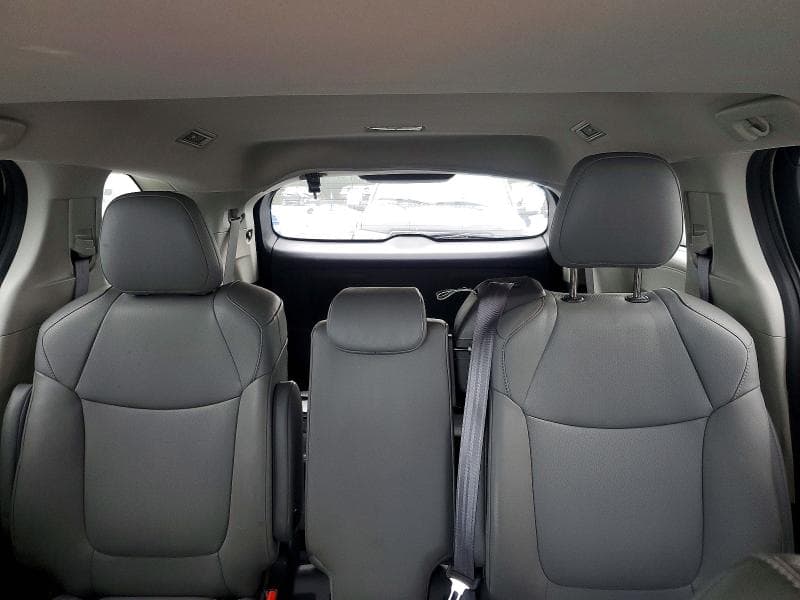 2022 TOYOTA SIENNA XLE 10