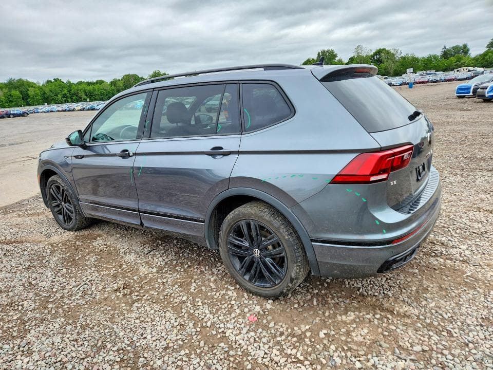 2022 VOLKSWAGEN TIGUAN SE R-LINE BLACK 2