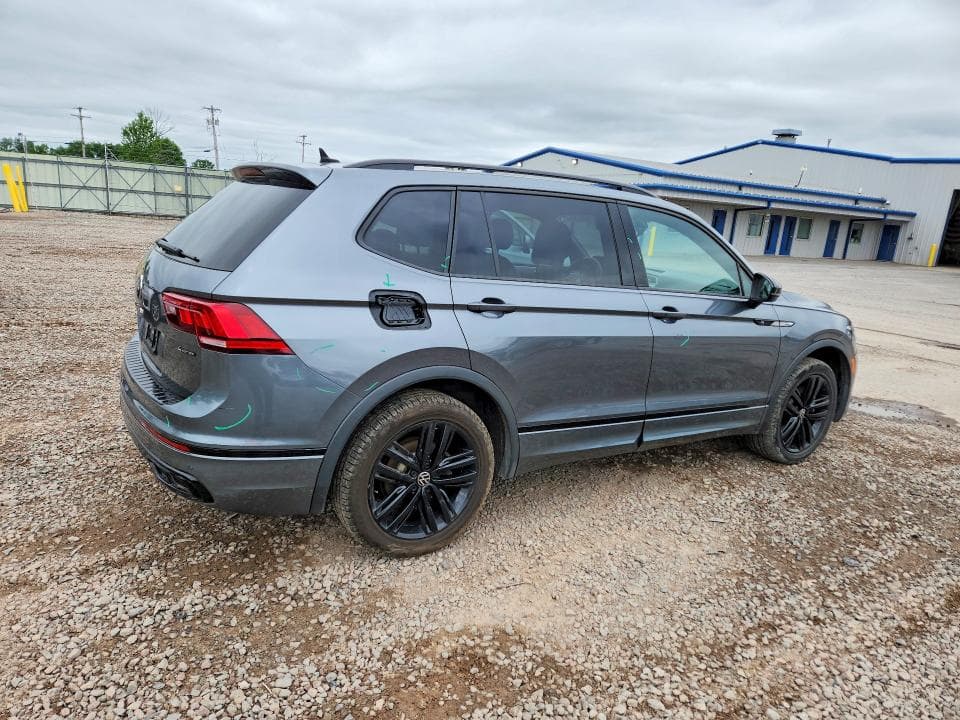 2022 VOLKSWAGEN TIGUAN SE R-LINE BLACK 3