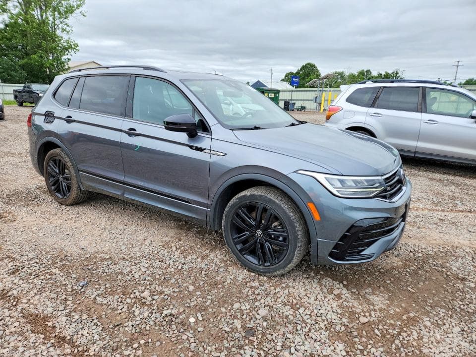 2022 VOLKSWAGEN TIGUAN SE R-LINE BLACK 4
