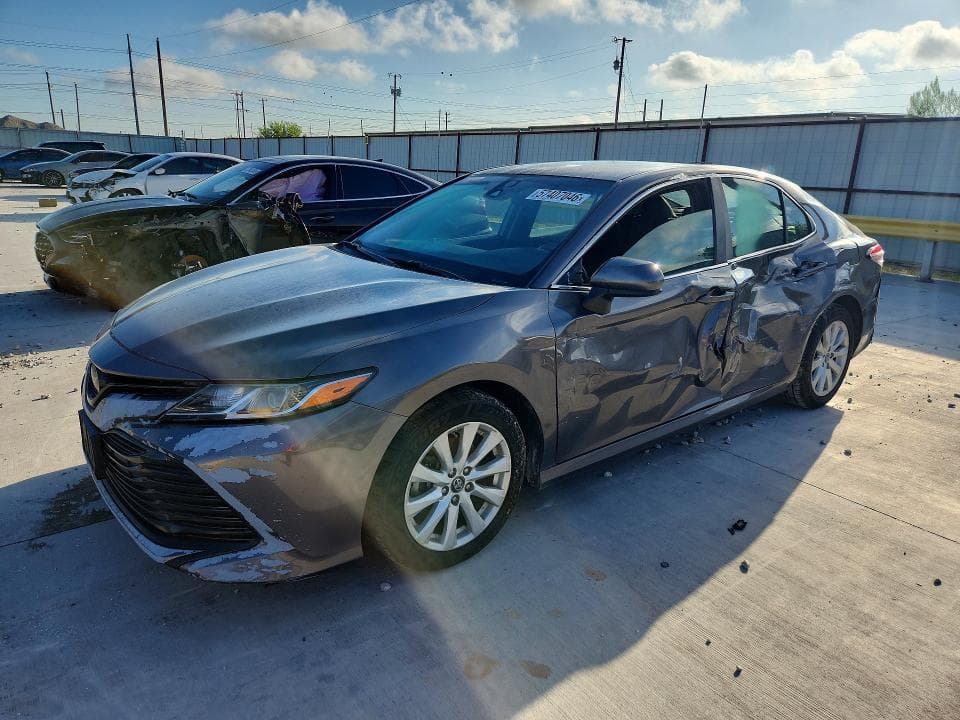 2019 TOYOTA CAMRY LE - 1