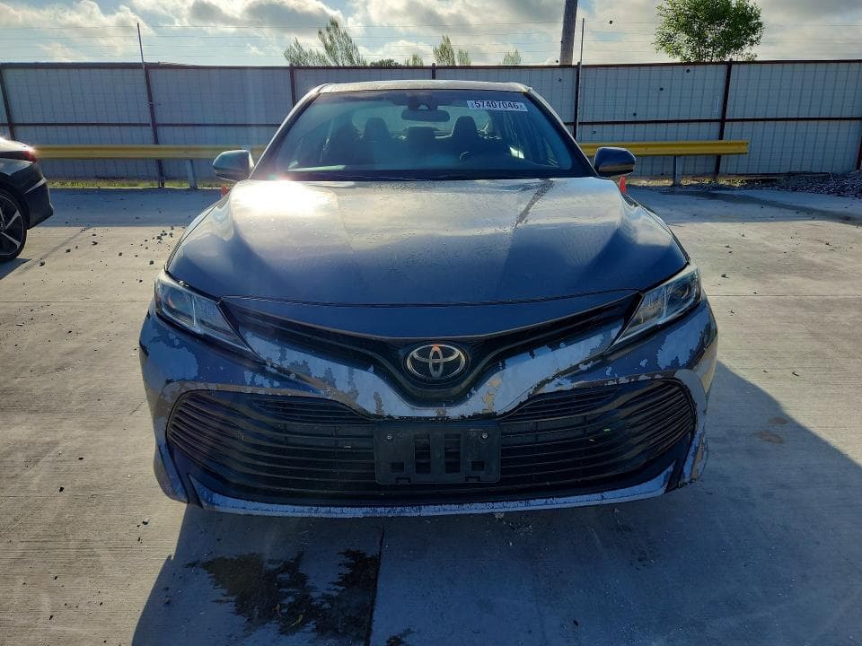 2019 TOYOTA CAMRY LE 5