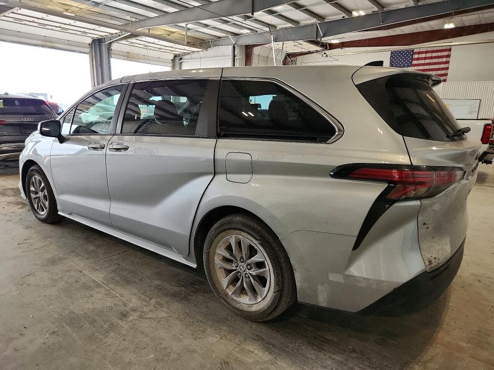 2022 TOYOTA SIENNA LE LE 2