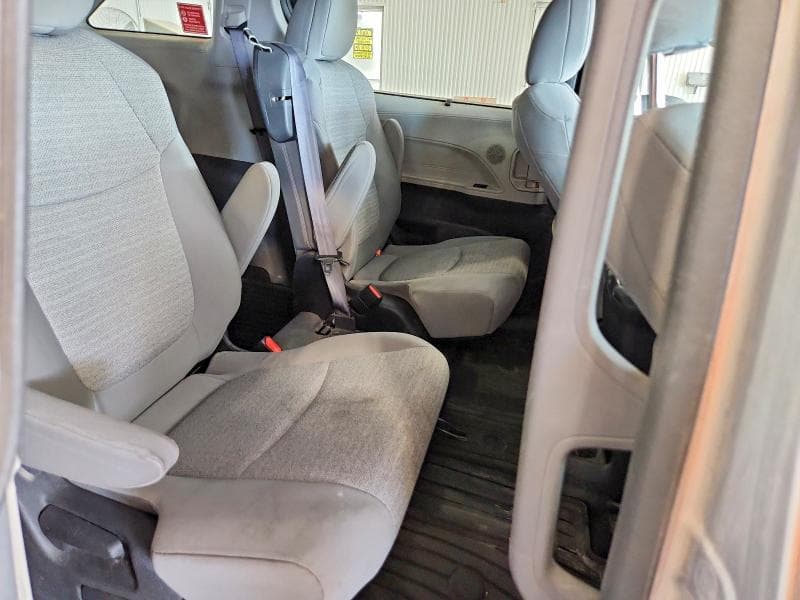2022 TOYOTA SIENNA LE LE 11